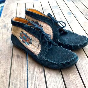 Black Minnetonka moccasin boots